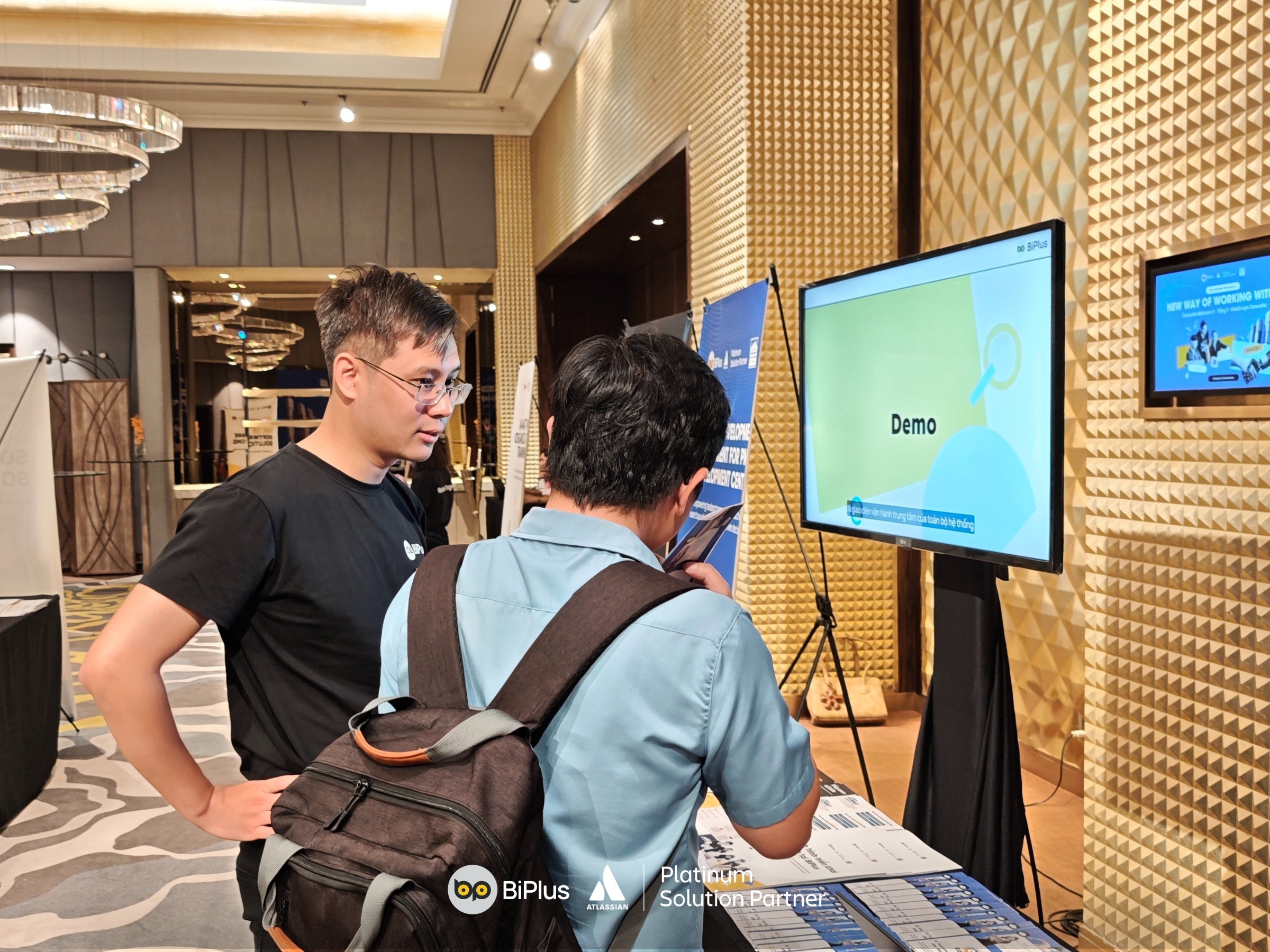 Booth Giải Pháp AI của BiPlus tại Roundtable